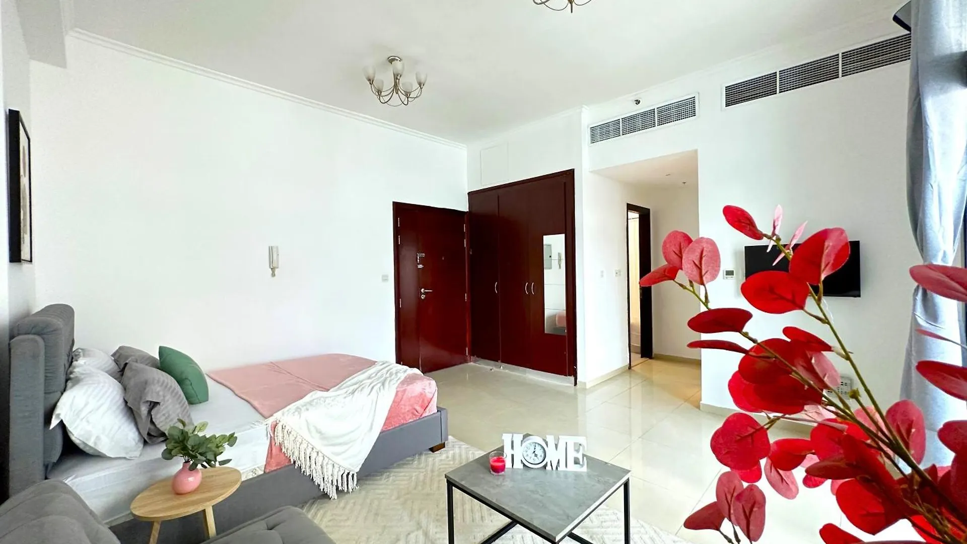 Big Studio W/ Balcony And Easy Access To The Beach Dubai Apartment
