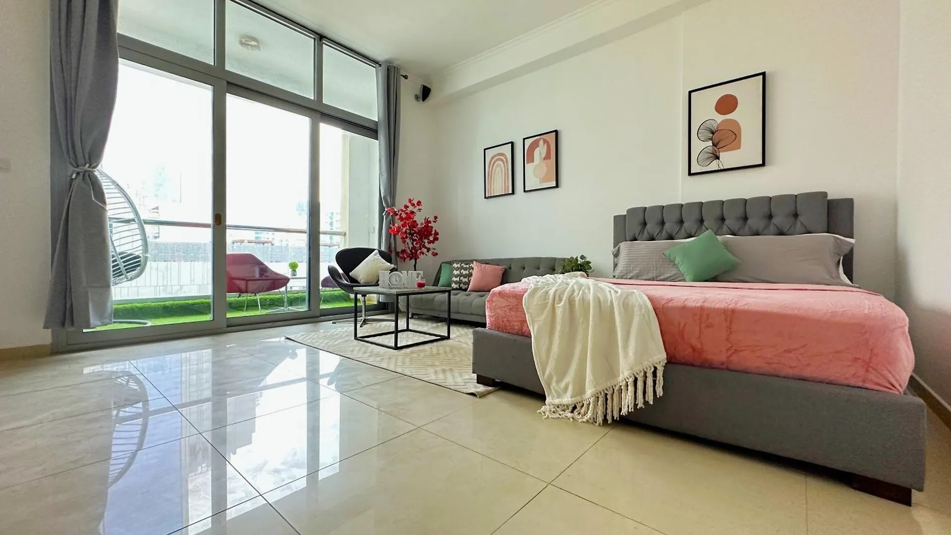Big Studio W/ Balcony And Easy Access To The Beach Dubai Apartment
