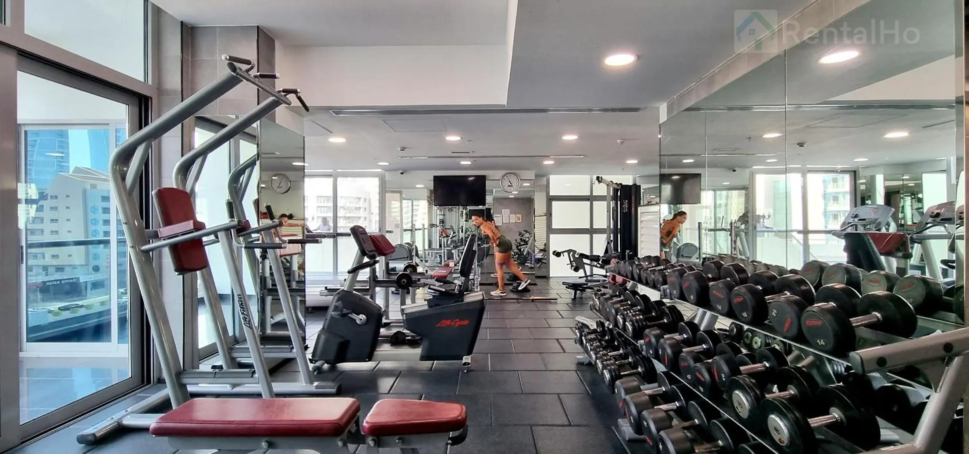 Apartment Big Studio W/ Balcony And Easy Access To The Beach Dubai