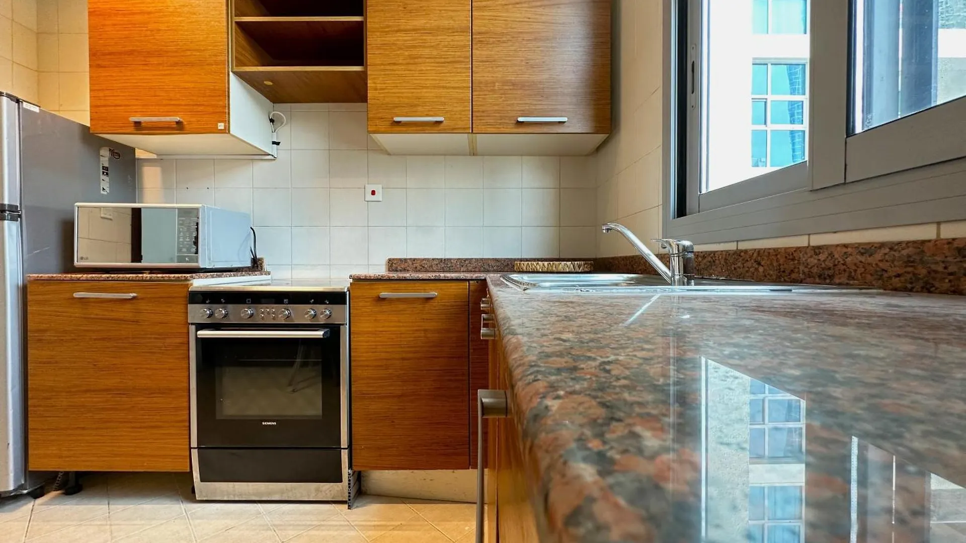 Big Studio W/ Balcony And Easy Access To The Beach Dubai Apartment