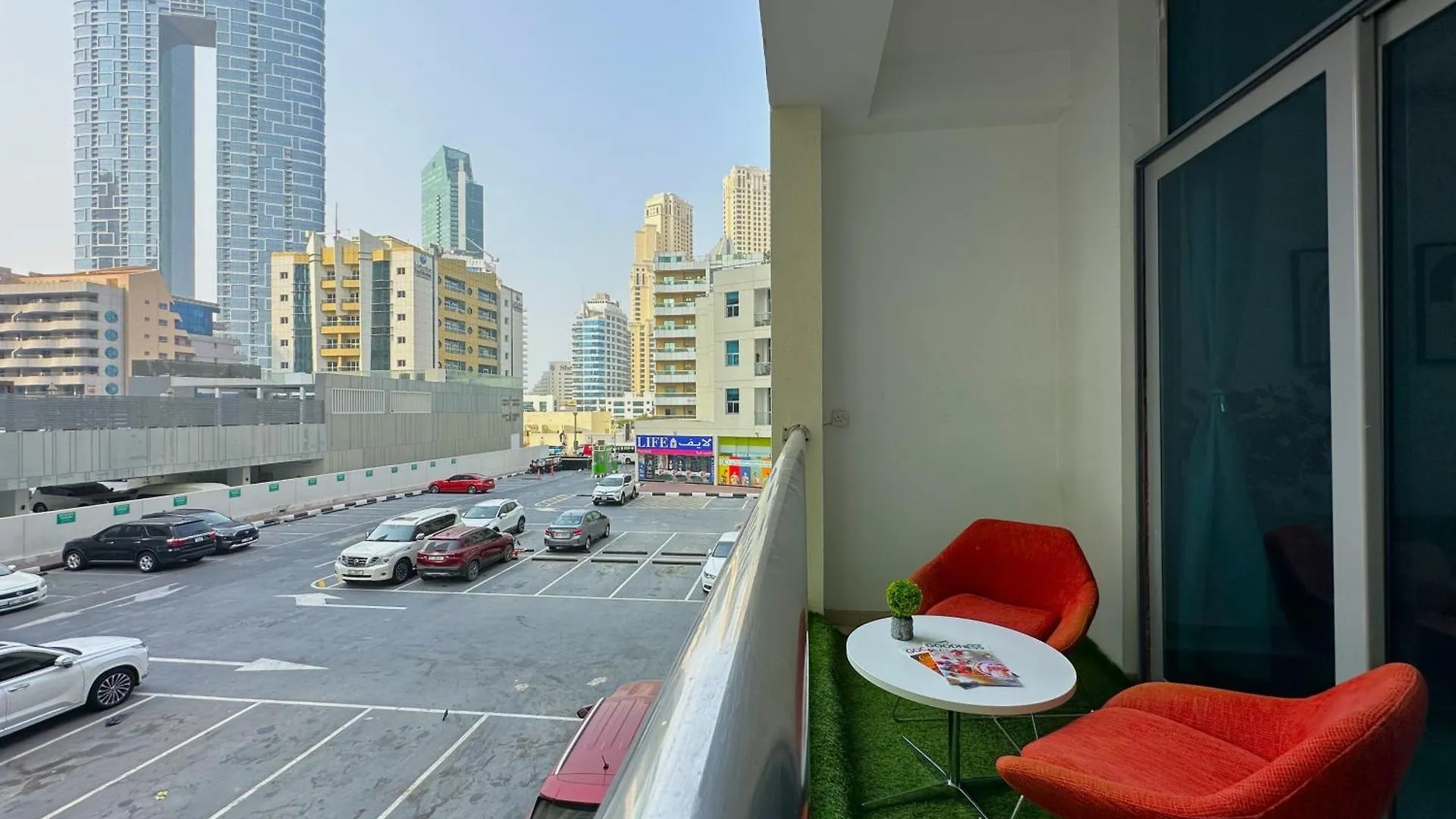 Apartment Big Studio W/ Balcony And Easy Access To The Beach Dubai
