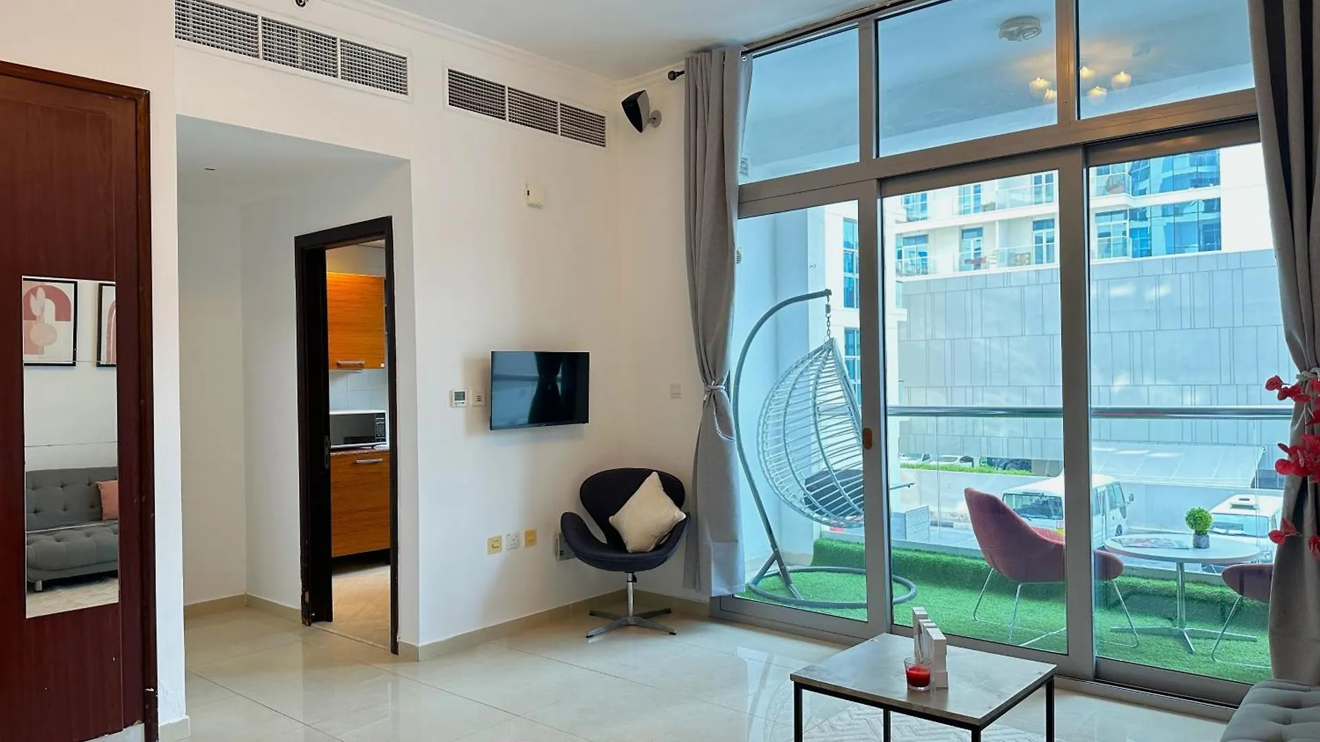 Big Studio W/ Balcony And Easy Access To The Beach Dubai Apartment