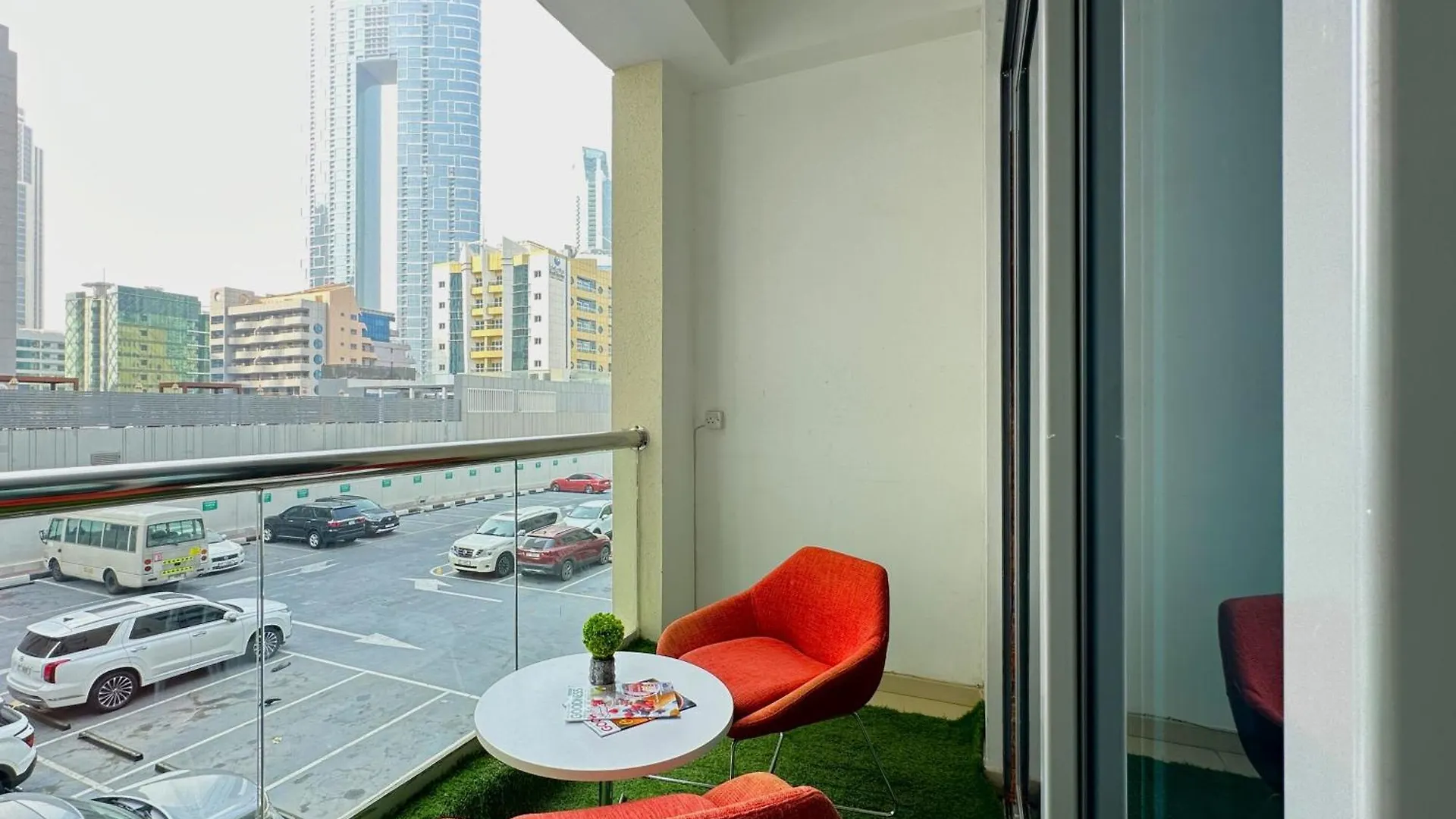 Big Studio W/ Balcony And Easy Access To The Beach Dubai